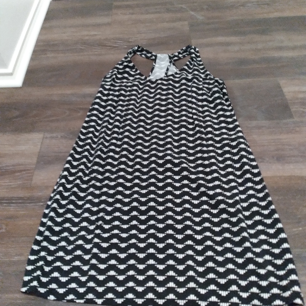 Old navy dress,size Small,black and white